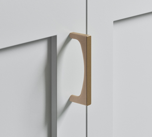The Top Knobs Riverside pull in a Honey Bronze finish.